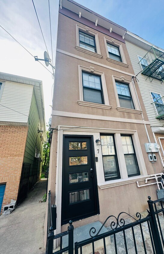 Photo - 7 Wallis Ave (Jersey City, NJ)