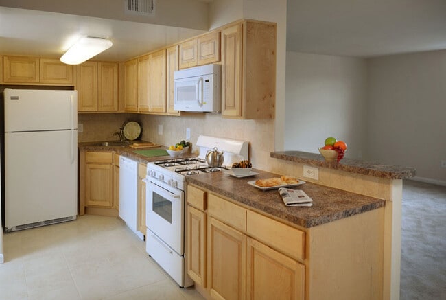 Building Photo - Spruce Court Apartments