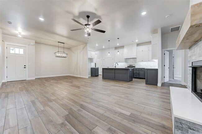 Foto del edificio - Beautiful 4 bed, 2.5 bath home located in ...