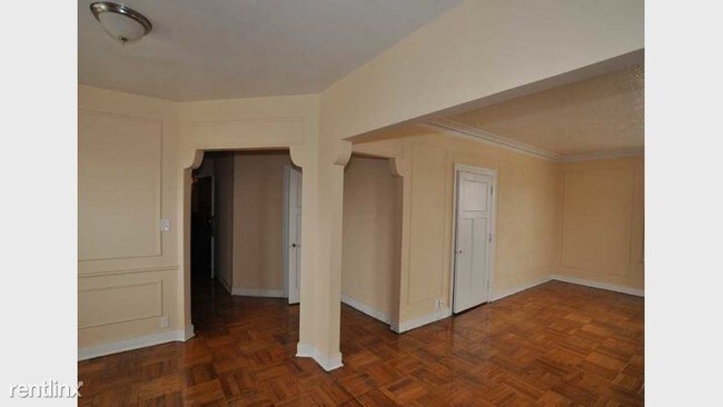 Building Photo - 8905 E Jefferson Ave
