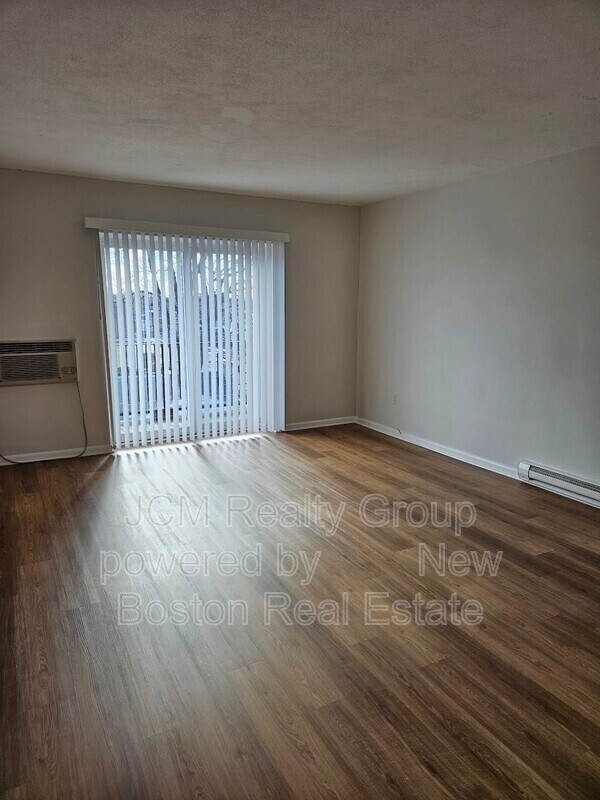 Foto del edificio - 700 Cummins Hwy