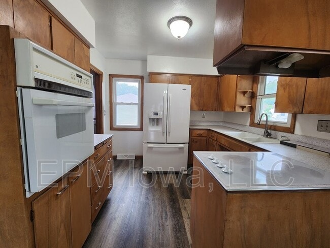 Building Photo - 600 Evergreen Ave