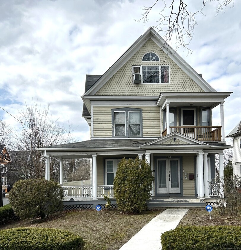 Primary Photo - 104 Howard Ave