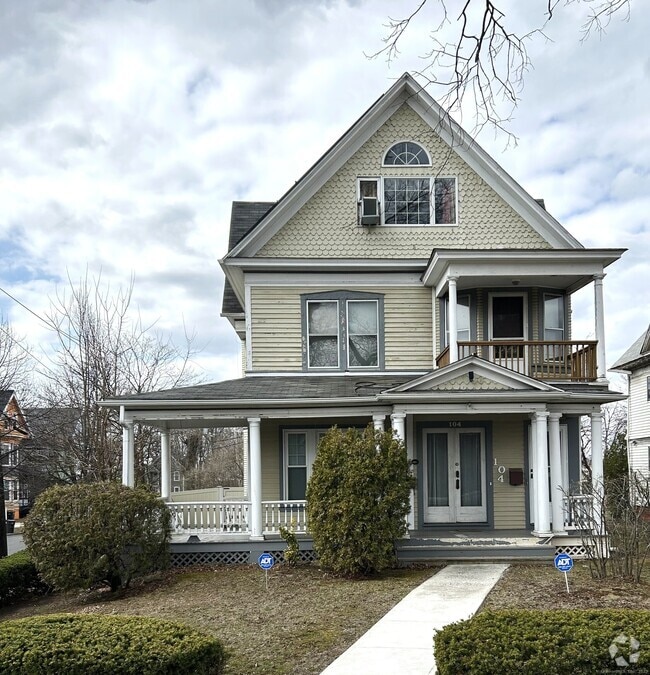 Building Photo - 104 Howard Ave