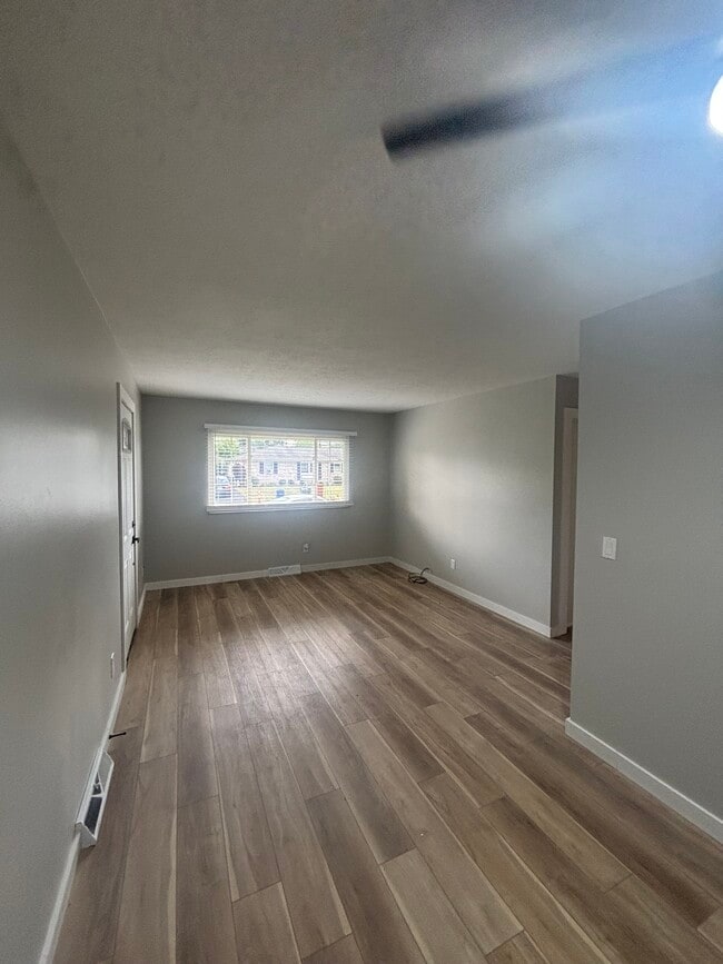 Foto del edificio - 480 Diven Ln