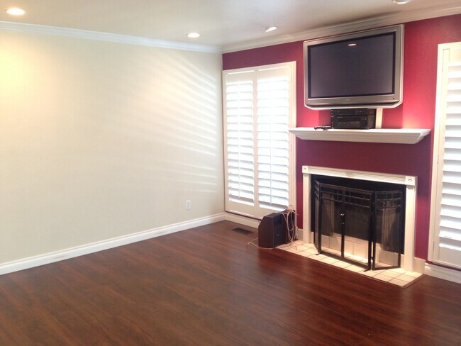 Foto del edificio - Beautiful 4 Bed Townhome in Holladay