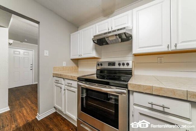 Foto del edificio - Newly renovated spacious 3 bed/2 bath, wit...