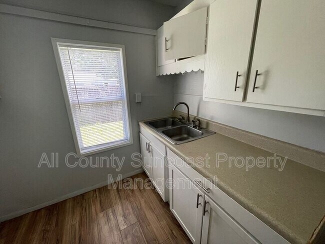 Foto del edificio - 1830 27th Ave N