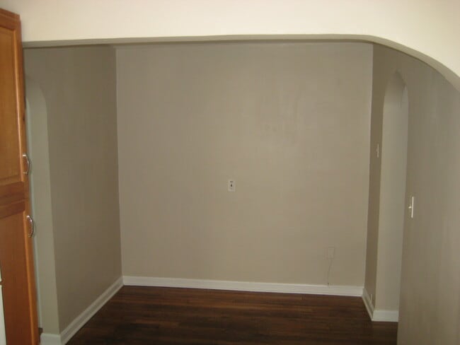 Eating area - 1604 Sutton Ave