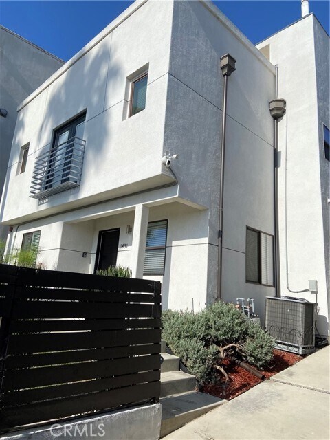 Foto del edificio - 1429 S Beacon St