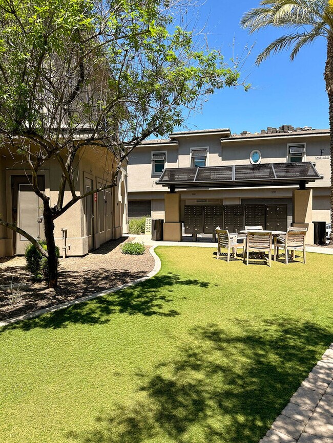 Foto del edificio - 6565 E Thomas Rd
