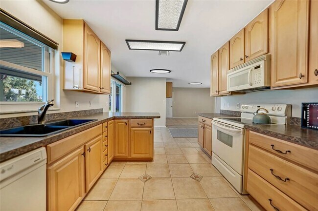 Foto del edificio - 814 Spring Lake Blvd NW