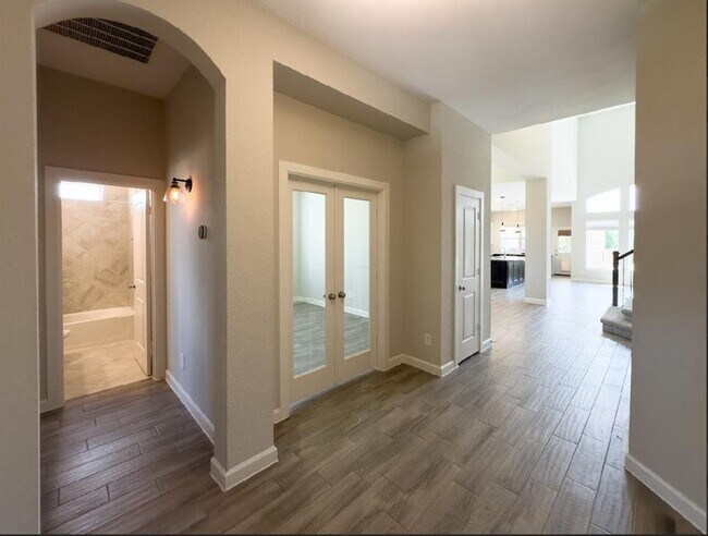 Building Photo - 9311 Stablewood Lakes Ln