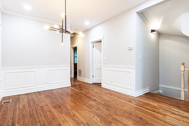 Foto del edificio - 2507 W Diversey Ave