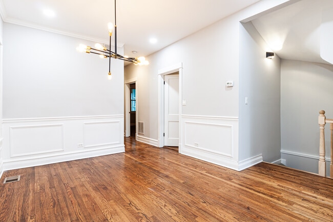 Building Photo - 2507 W Diversey Ave