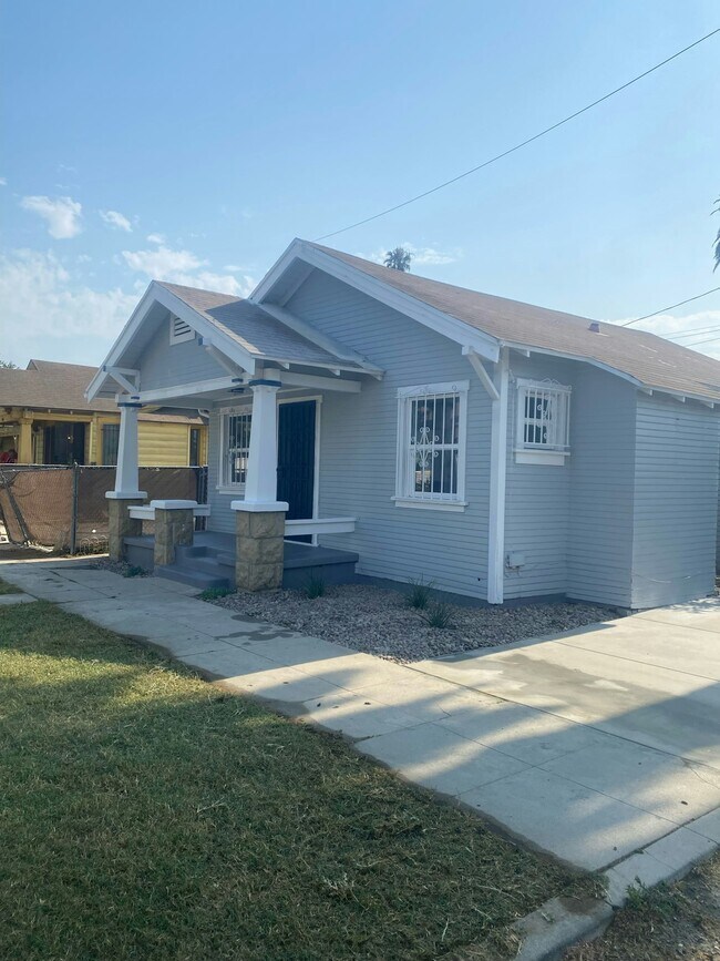 Building Photo - 4619 S Raymond Ave