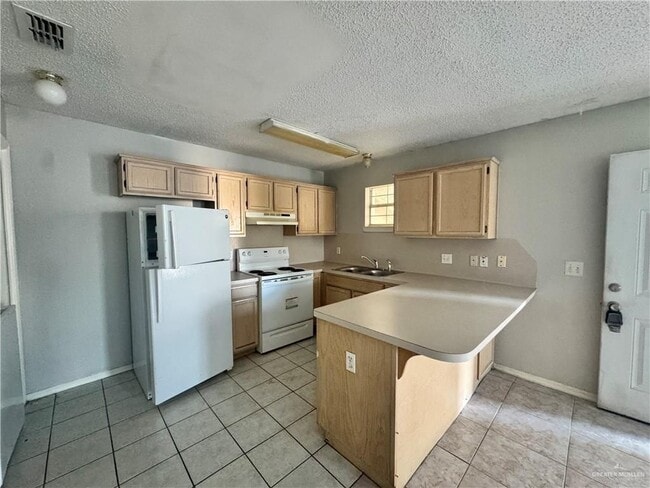 Building Photo - 1804 Oasis Dr