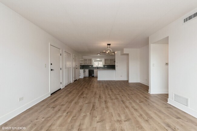 Foto del edificio - 2416 W Foster Ave
