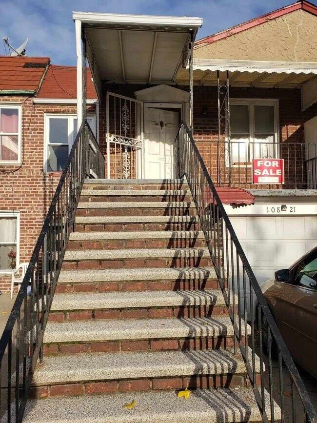 Building Photo - 10821 63rd Ave