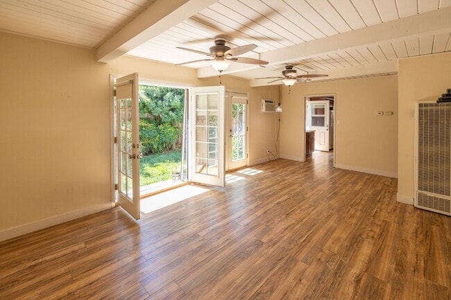 Building Photo - Beautifully updated 2 Bedroom Near Downtown!