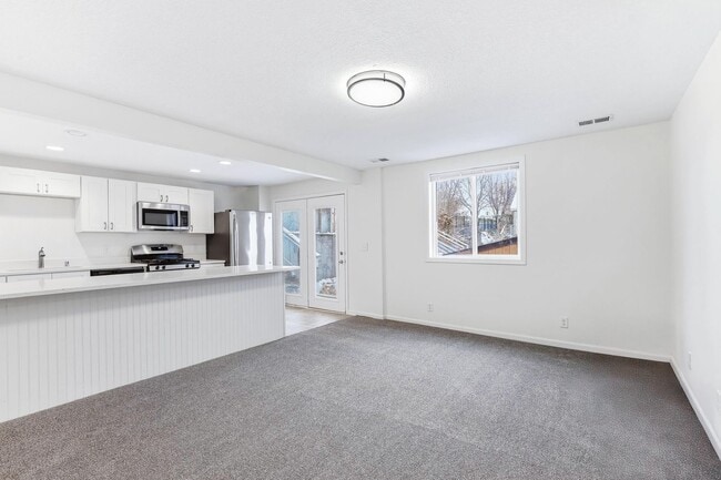 Foto del edificio - 780 Stewart Ave