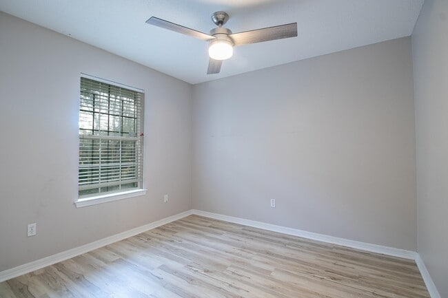 Building Photo - 10690 E Bay Tree Dr