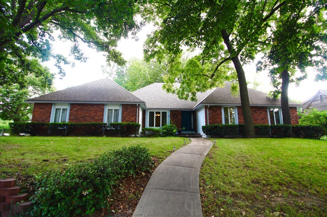 Building Photo - 4030 N Briarcliff Rd