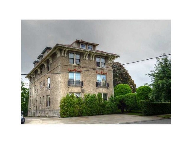 Building Photo - 380 Lloyd Ave