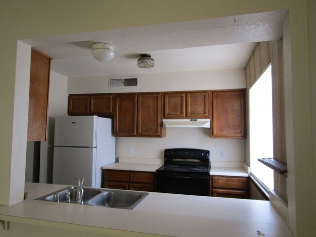Foto del edificio - Great Townhouse on Hillrise & Roadrunner Ct!