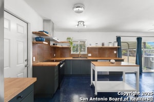 Foto del edificio - 1228 Rivercrest Dr
