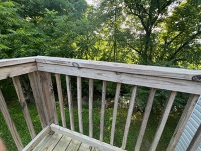 Building Photo - Maryville 37803 - 2 bedroom 1.5 bath apart...