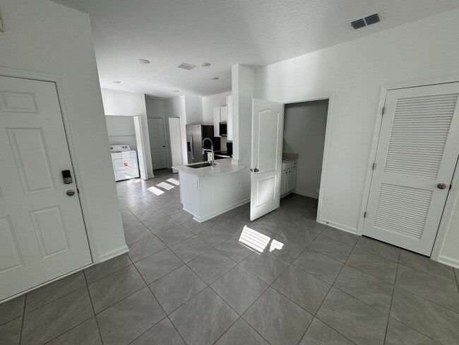 Foto del edificio - Newly Built 3 Bedroom 2.5 Bath Townhome in Bridgewater! Top Rated Schools. Garage. Premium Amenit...