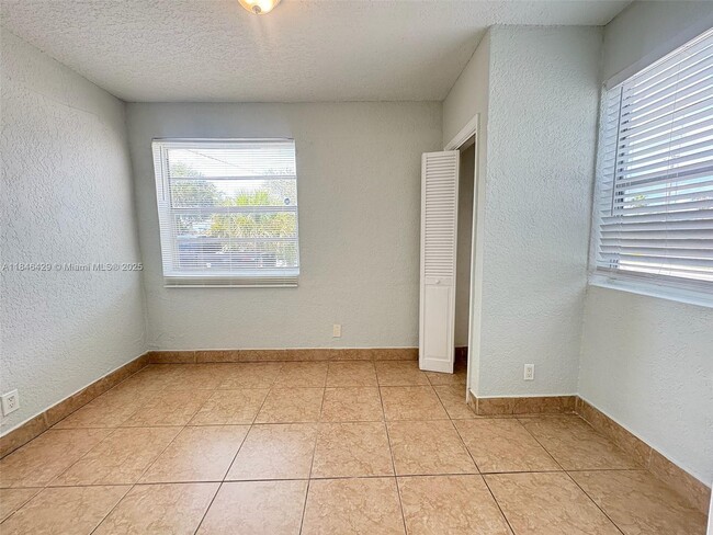 Building Photo - 2527 N 23rd Ave