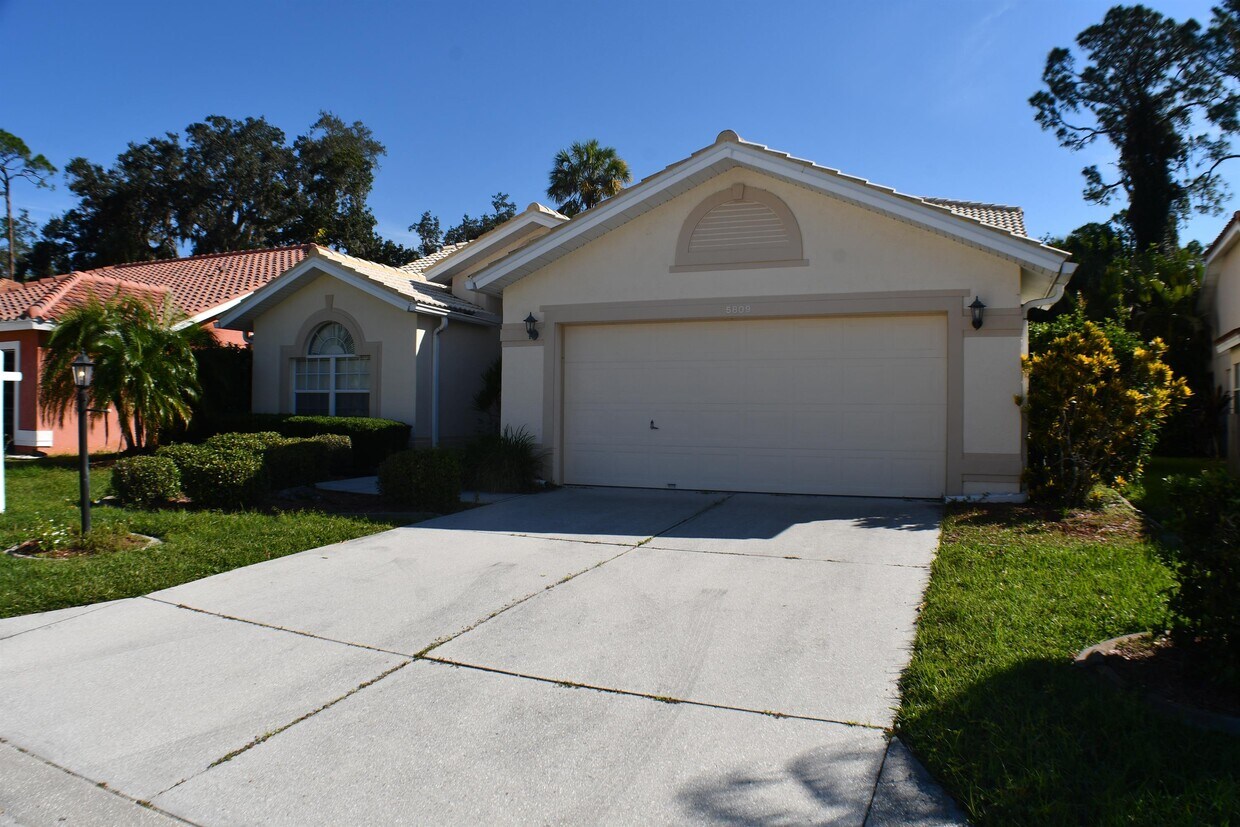 Primary Photo - 5809 Beaurivage Ave