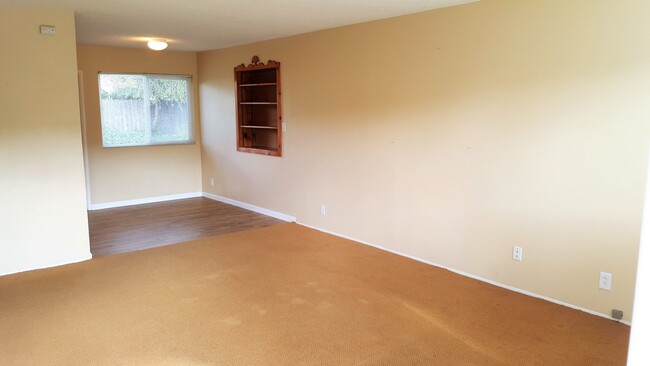 Building Photo - 3 Bedroom House in Laguna Lake Area with F...