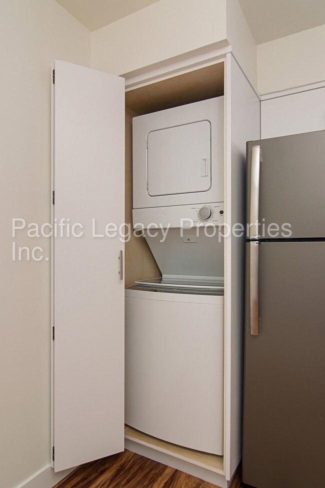 Foto del edificio - 228 Twin Oaks Ave