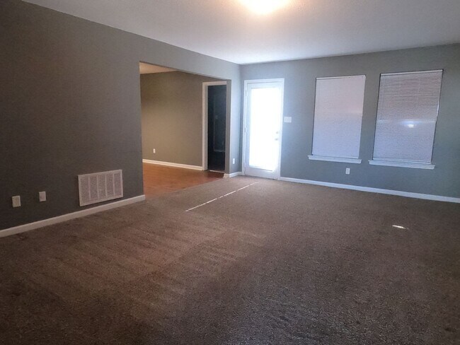 Building Photo - Newly Renovated Home in Raleigh