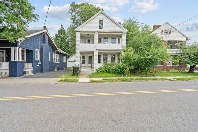 Building Photo - 22 N Lake Ave