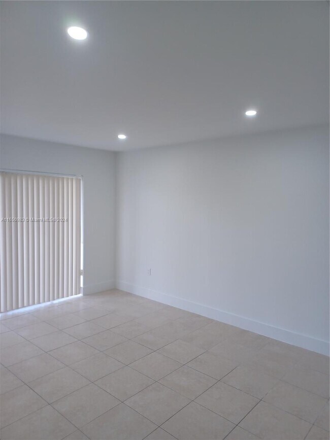 Foto del edificio - 4900 NW 79th Ave