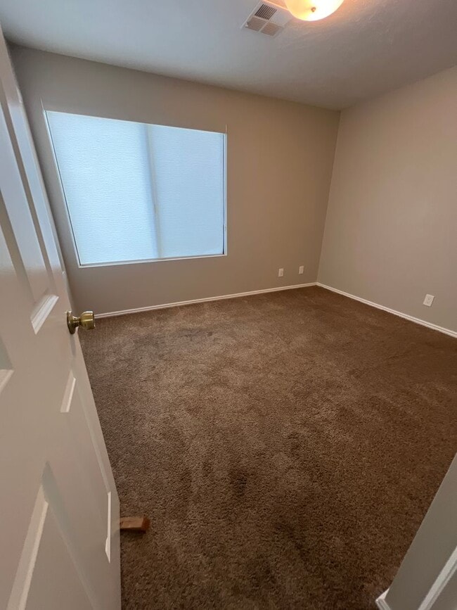 Building Photo - 675 Ridge Rim Way