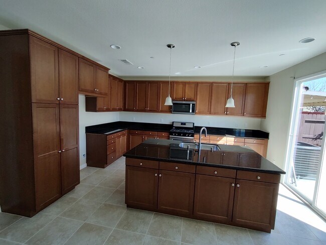 Foto del edificio - 5421 Carrotwood Ave