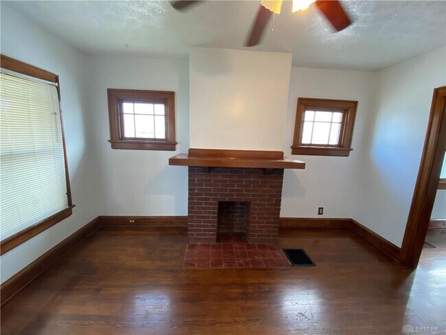 Building Photo - 132 Oaklawn Ave
