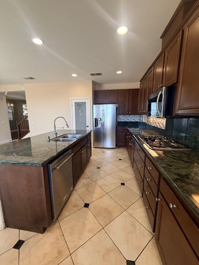 Building Photo - Beautiful Oceanview Hills house