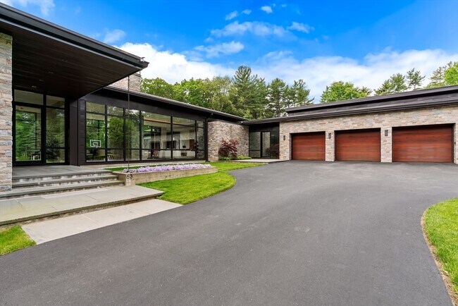 Foto del edificio - 63 Sylvan Ln