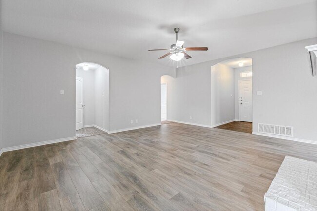 Building Photo - 2704 Tarrant County Dr
