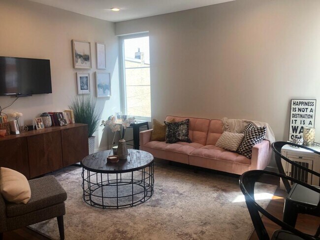 Sala de estar - 1739 Manton St