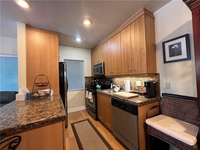 Foto del edificio - 1423 Holly Heights Dr