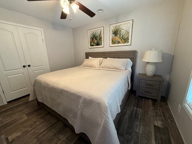 Foto del edificio - 6702 Lakewood Dr