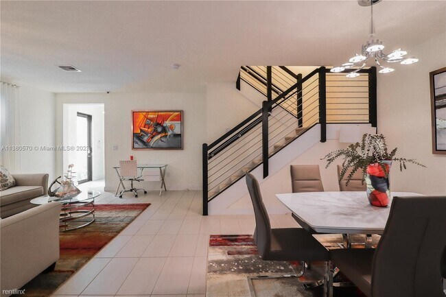 Foto del edificio - 3 br, 2.5 bath Townhome - 10590 NW 78th Te...