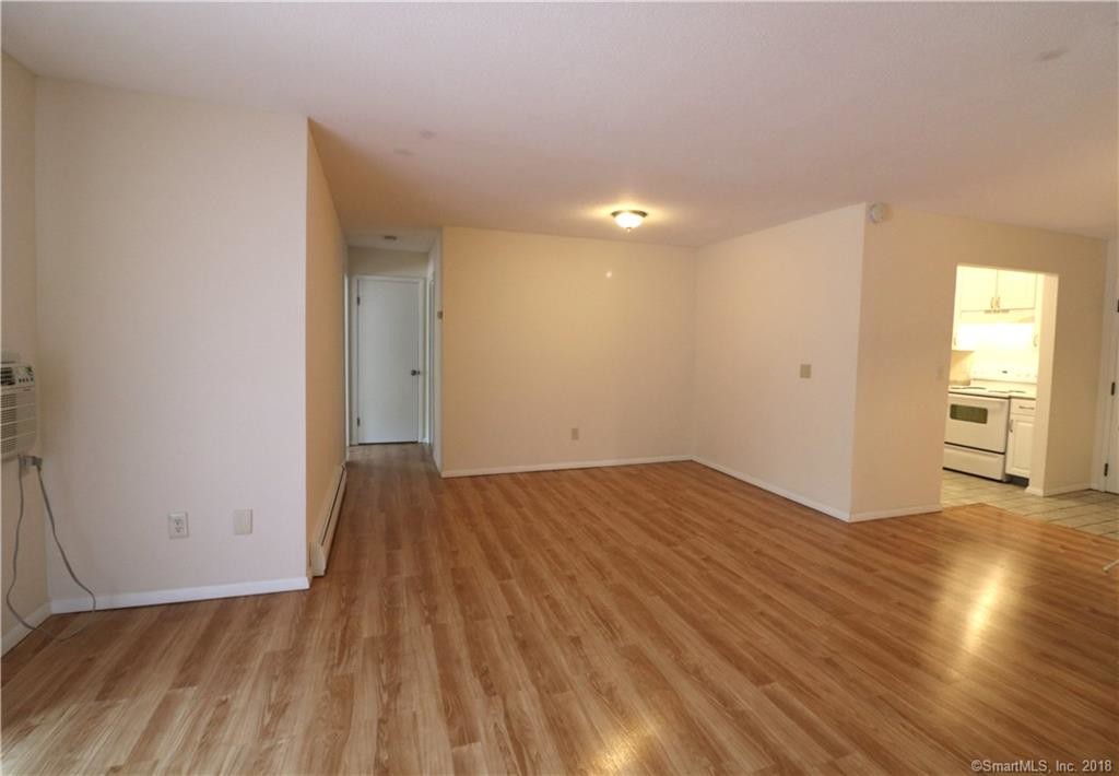 Foto principal - 565 Talcottville Rd